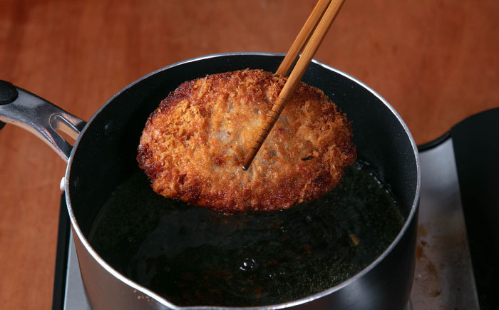 【4月1日から順次発送】【しあわせチーズ工房】ラクレット使用！しあわせコロッケ 12個 《足寄町》【Woody bell】 [BEBM005] 12個