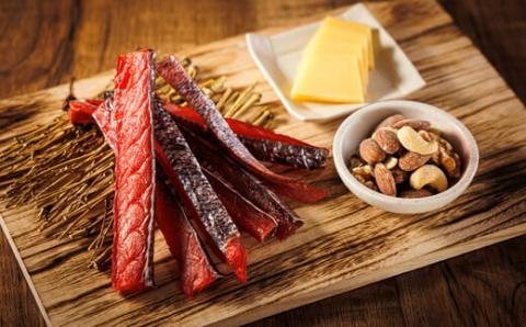 【12/21まで年内発送】＜北海道産＞秋鮭(サケ)のみを使用した「鮭とばソフト」250g×6個セット【配送不可地域：離島】