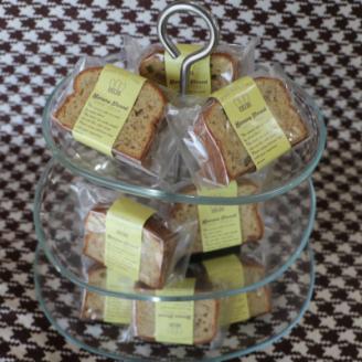 お菓子詰め合わせ セット(人気 バナナパウンドケーキ 8コ)＜北海道のおすすめ　スイーツセット＞【配送不可地域：離島】