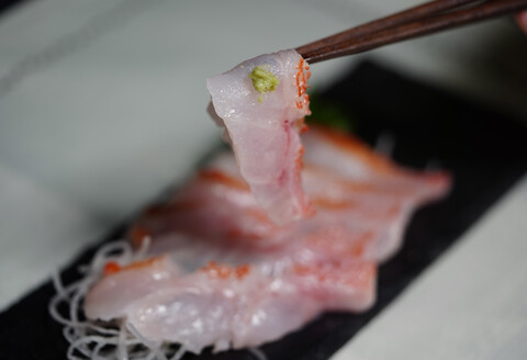 北海道産 キンキ(メンメ)の湯霜造り刺身・海鮮丼　70g×2パック＜冷凍＞【配送不可地域：離島】