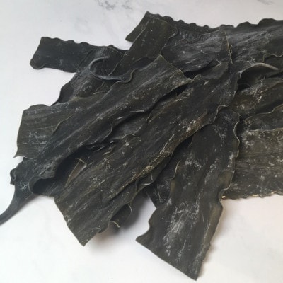 固定観念を覆す「二刀流昆布」!黄金に輝くダシと濃厚な味わいの食べる黄金昆布　85g×3コ