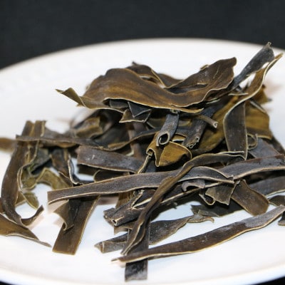 【12/21まで年内発送】【昆布のおやつ】厚葉昆布でつくった大自然のミネラル 磯波 2個セット