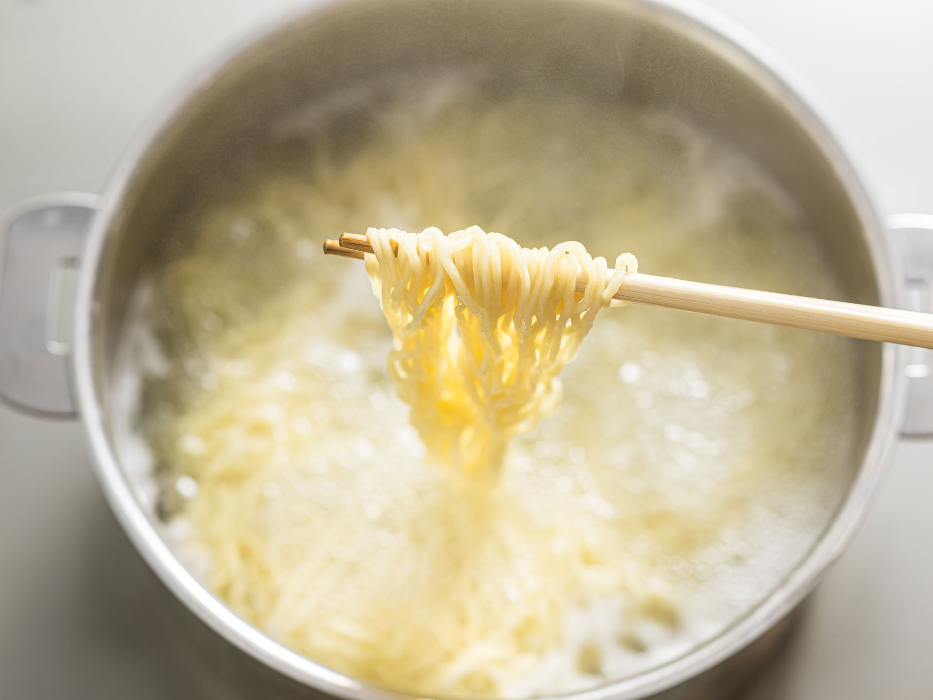 【12/18まで年内発送】湿原 生ラーメン 400g×4袋(16食分)(スープなし)【配送不可地域：離島】