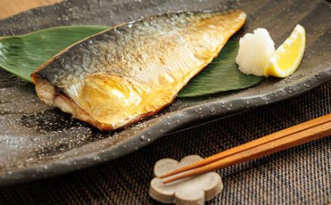 【12/21まで年内発送】北海道産鯖を一夜干した低温熟成 北海さば ＜半身 210g以上＞ ×2尾【配送不可地域：離島】