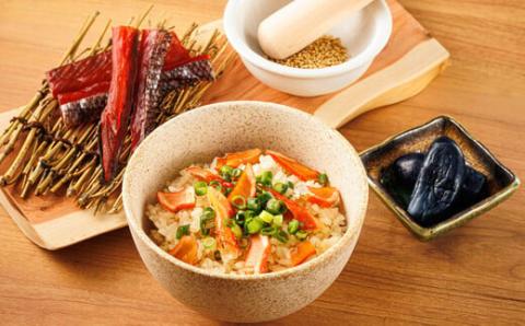 【12/21まで年内発送】＜北海道産＞秋鮭(サケ)のみを使用した「鮭とばソフト」250g×3個セット【配送不可地域：離島】