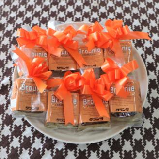 お菓子詰め合わせ セット(人気 オレンジブラウニー 8コ)＜北海道のおすすめスイーツセット＞【配送不可地域：離島】