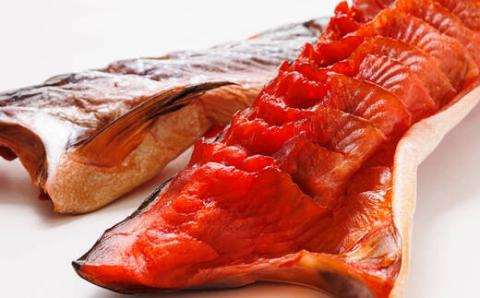 【12/21まで年内発送】＜北海道産＞秋鮭(サケ)のみを使用した「鮭とば半身」3枚【配送不可地域：離島】