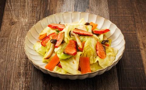 【12/21まで年内発送】＜北海道産＞秋鮭(サケ)のみを使用した「鮭とばスライス」150g×2個【配送不可地域：離島】