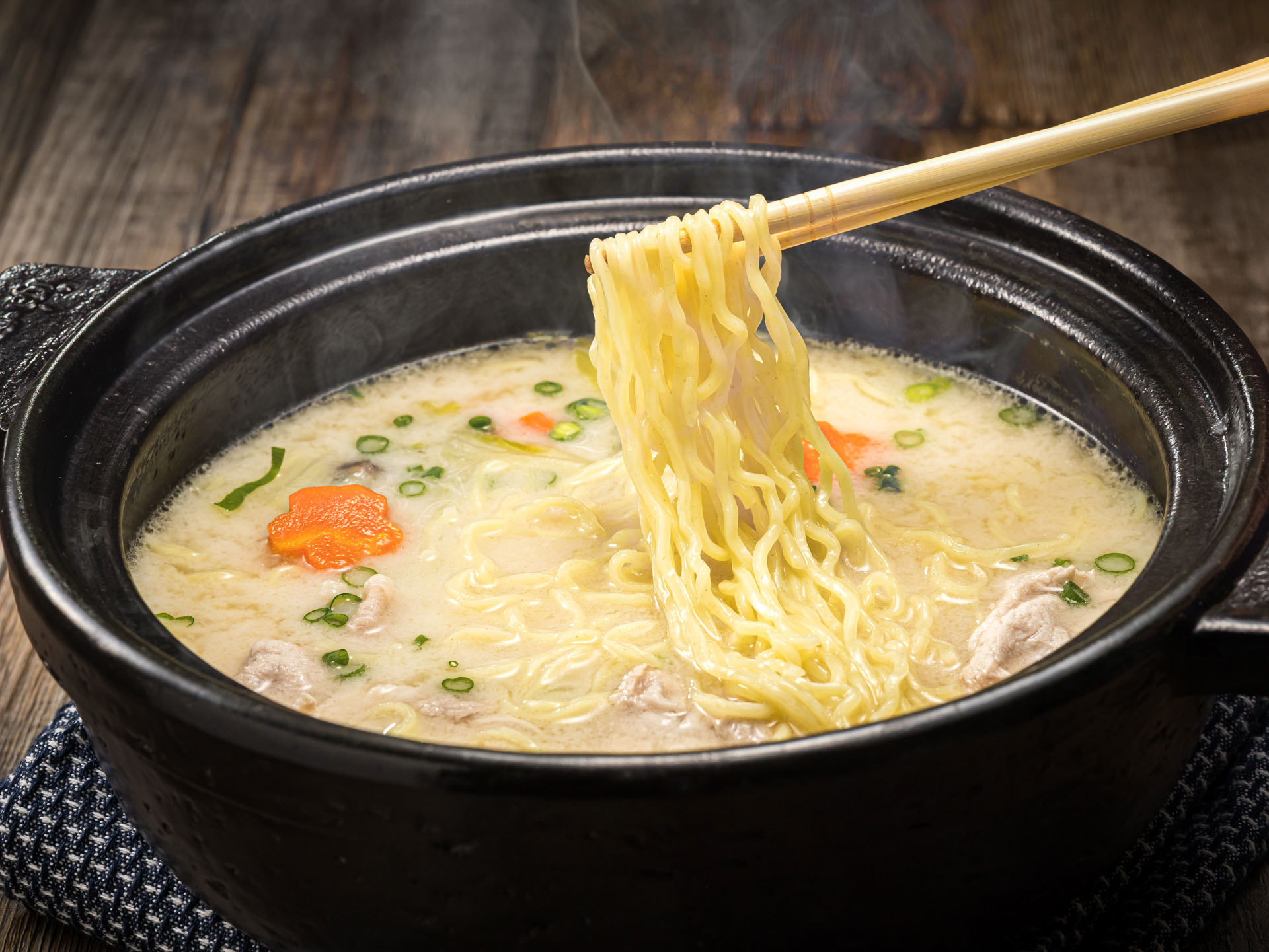 【12/20まで年内発送】細ちぢれ ラーメン 220g×7袋(14食分)(スープなし)【配送不可地域：離島】