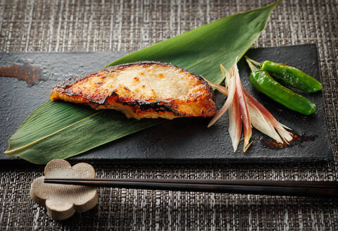 【12/21まで年内発送】おすすめ人気セット!【北海道産 いくら醤油漬け＆銀だら味噌漬け】【配送不可地域：離島】