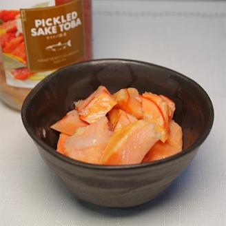 【12/21まで年内発送】北海道の鮭のみ使用した鮭とばの酢漬け「ピクルドサケトバ」340g×2個【配送不可地域：離島】