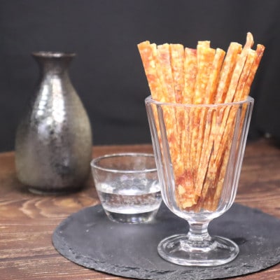 【12/21まで年内発送】北海道産の鮭のみ使用したサーモンジャーキー＜チーズ＞80g×3個【配送不可地域：離島】