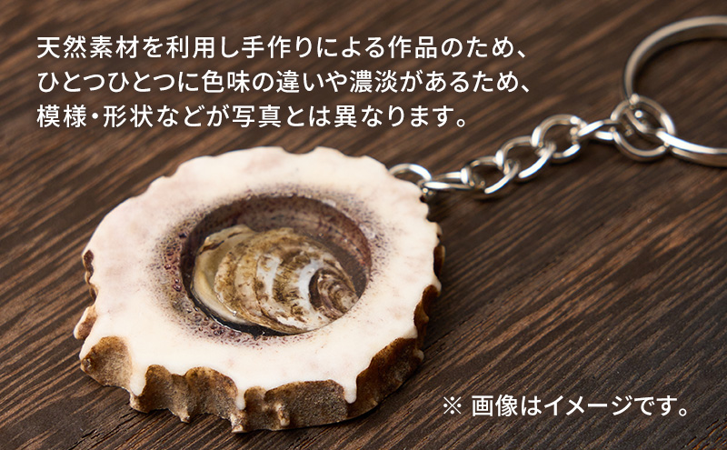 鹿角と牡蠣のキーホルダー 2個 [ 鹿 鹿角 キーホルダー 牡蠣殻 牡蠣 雑貨 小物 お土産 プレゼント ギフト ハンドメイド 自然素材 北海道 厚岸町 ]