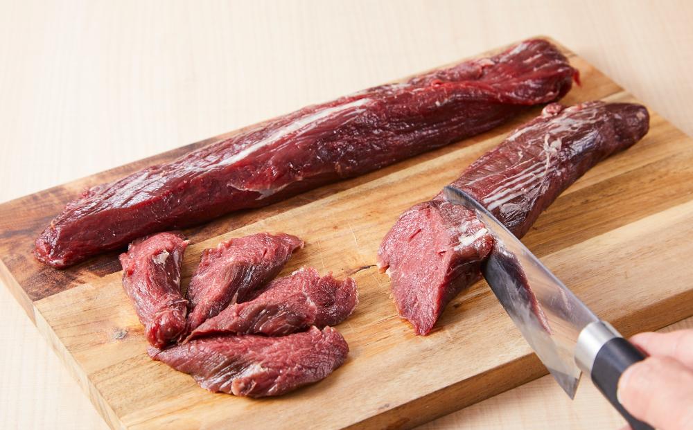 【先行予約/2026年3月以降発送】北海道 標茶町産 エゾ 鹿肉 ヒレ ブロック 1kg【 肉 にく 鹿肉 ジビエ BBQ バーベキュー グルメ ヘルシー 高タンパク 標茶町 北海道 】