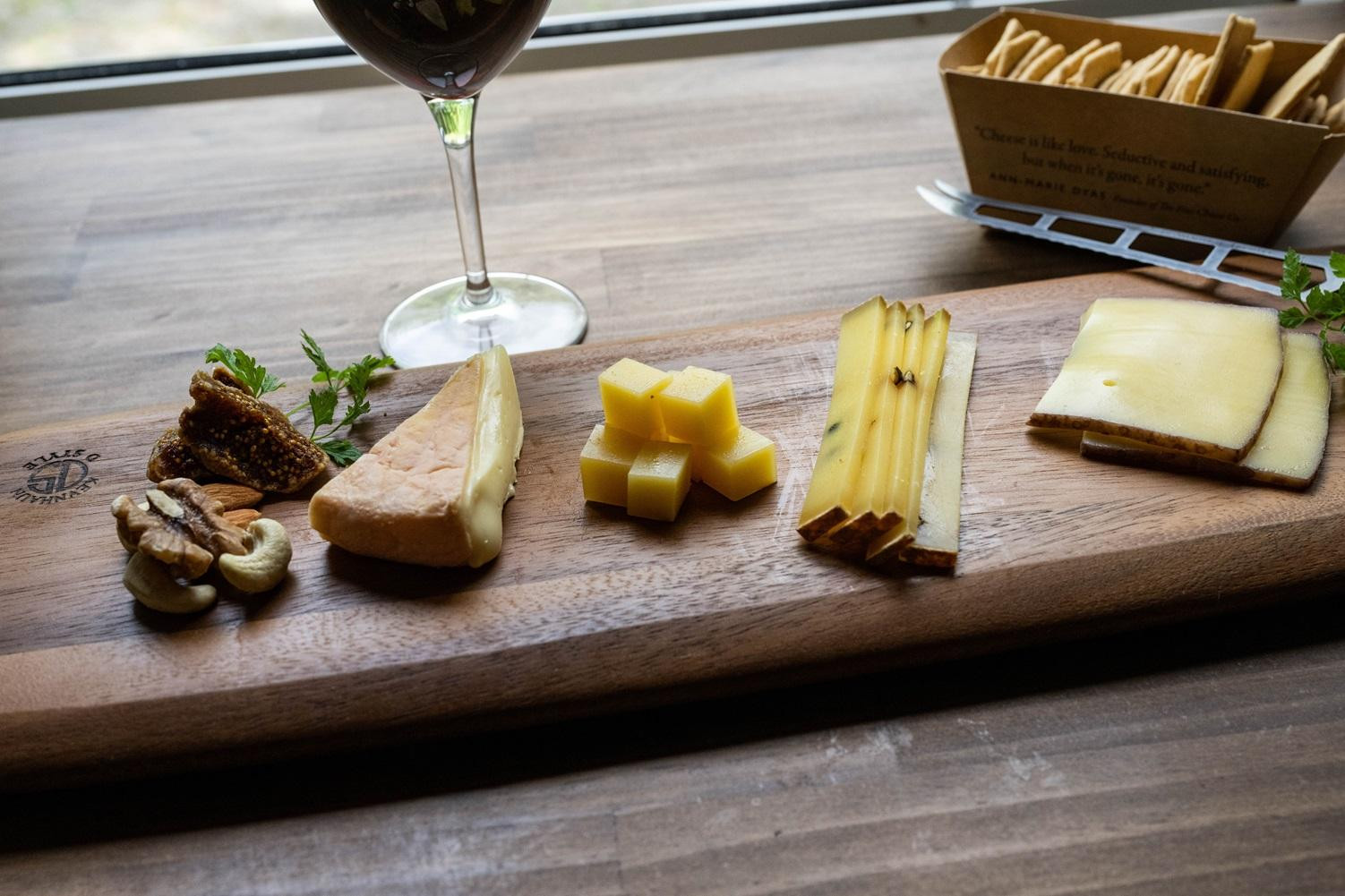 北海道標茶町　長坂牧場チーズ工房　本格派ナチュラルチーズ４種詰め合わせセット【 ナチュラルチーズ 乳製品 発酵 熟成 グルメ ギフト お取り寄せ 標茶町 北海道 】