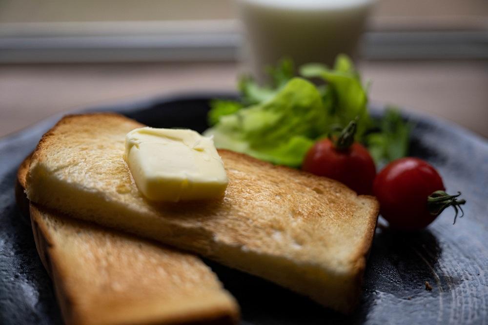 【3か月 定期便】切れてる 雪印 北海道 バター（10g×10個入）×5個【 乳製品 バター 雪印 朝食 ギフト　料理用 キャンプ 標茶町 北海道 】