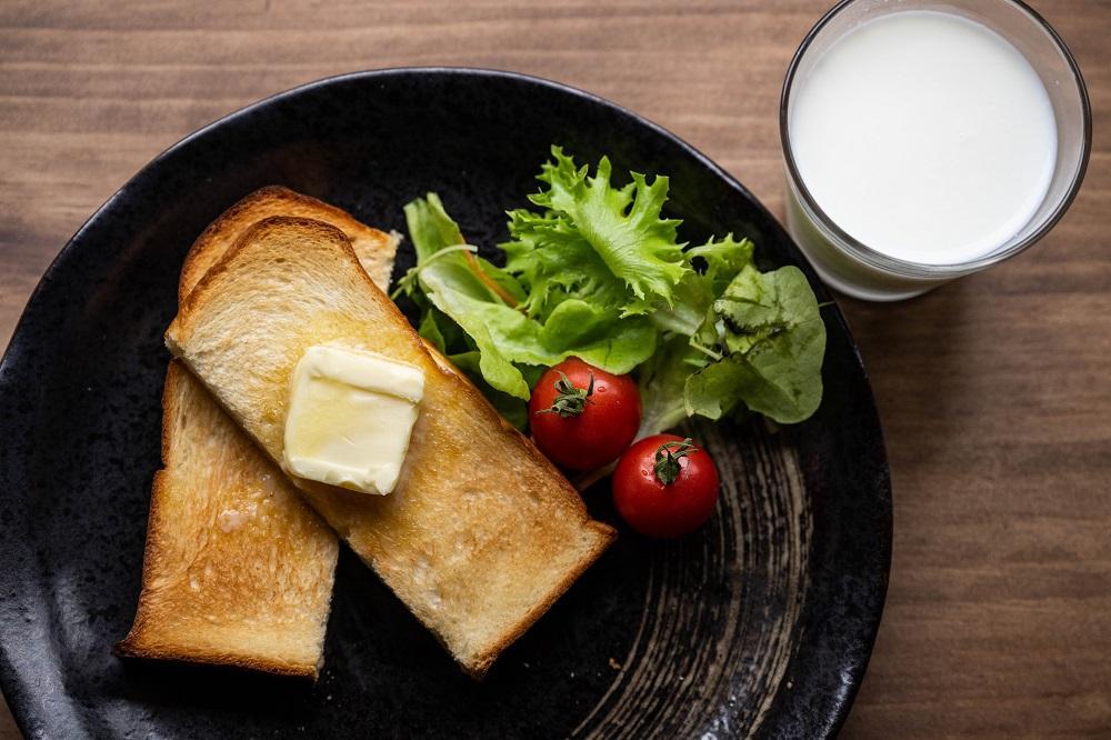 【3か月 定期便】切れてる 雪印 北海道 バター（10g×10個入）×5個【 乳製品 バター 雪印 朝食 ギフト　料理用 キャンプ 標茶町 北海道 】