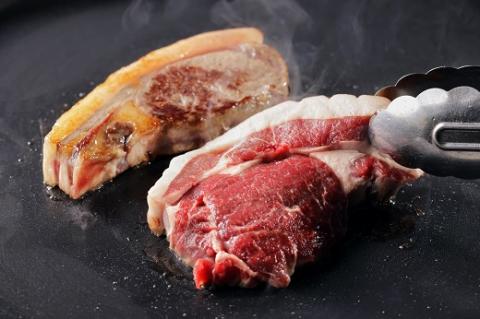 鶴居村特産　高品質　エゾシカ背ロース400g　ステーキカット　エゾ鹿　鹿肉