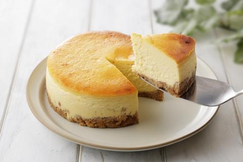 鶴居村の豊かな自然で育んだ材料をたっぷり使ったTR(つるい）チーズケーキ！