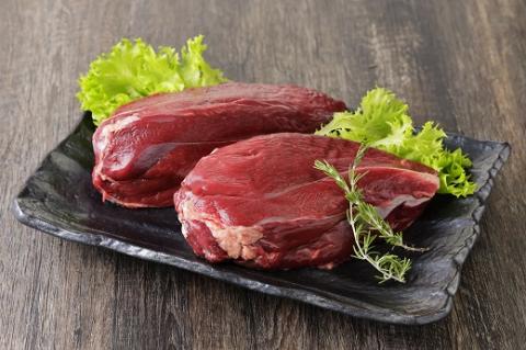 鶴居村特産 エゾ鹿モモ肉ブロック　400g×2パック　鹿肉