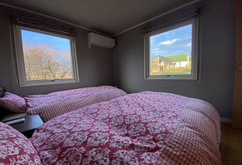 牧草地帯にそっと建ち、窓から馬や星々が見える一棟貸切の北欧住宅のコテージ　一棟一泊宿泊券(4名まで)