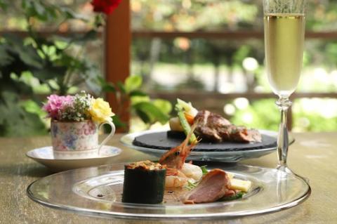 おいしい食事と小さなお宿　ホテル夢工房　宿泊券【一泊二食付きスタンダードプラン】(1名様)