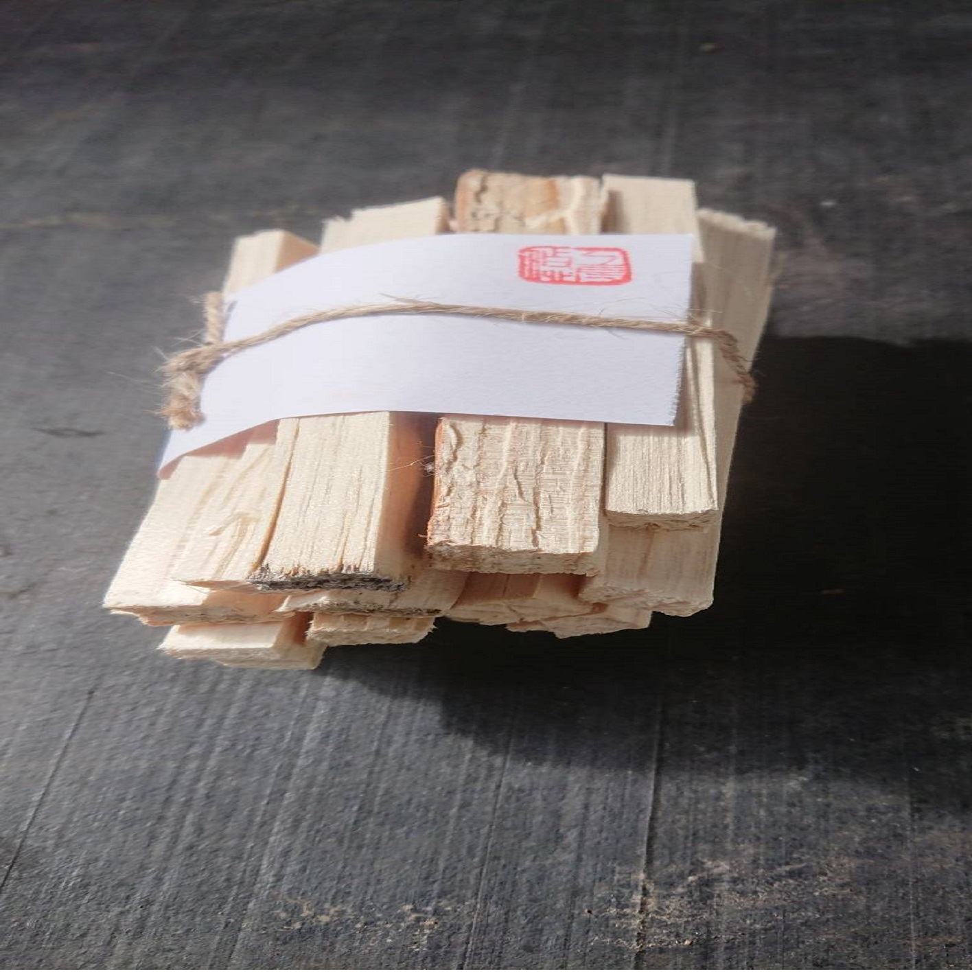 スウェーデントーチ（ウッドキャンドル）_I004-0521