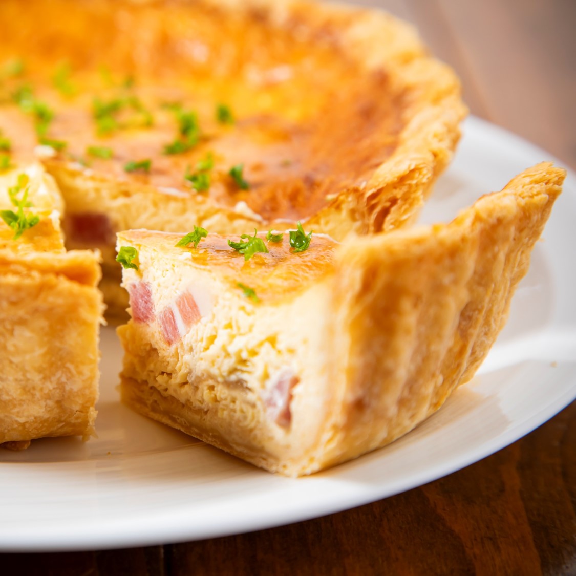 酪恵舎チーズとベーコンの自家製キッシュ_H020-1254