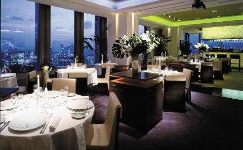 【東京丸の内】Sens & Saveurs（サンス・エ・サヴール）北海道白糠食材SPECIALディナーコース 4名様_Y240-0540