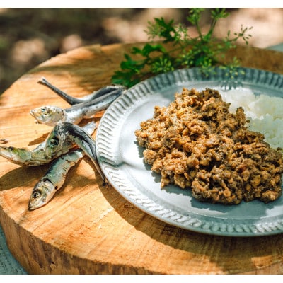 煮干香るナポリタン「ニボリタン」2食、煮干香るキーマカレー「ニボキーマカレー」2食(計4食)セット【配送不可地域：離島】