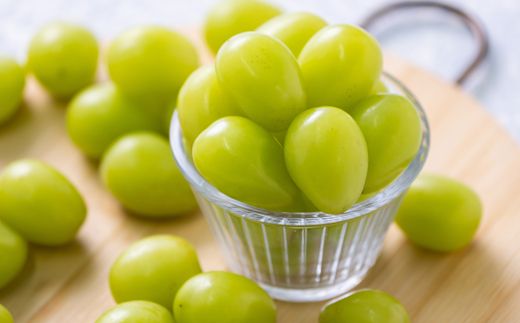 2025年発送【訳あり】青森市産シャインマスカット 2房(1kg以上)【配送不可地域：離島・沖縄県】