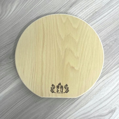 丸型青森ヒバ まな板(約29cm×約27.5cm/厚さ 約2.7cm)