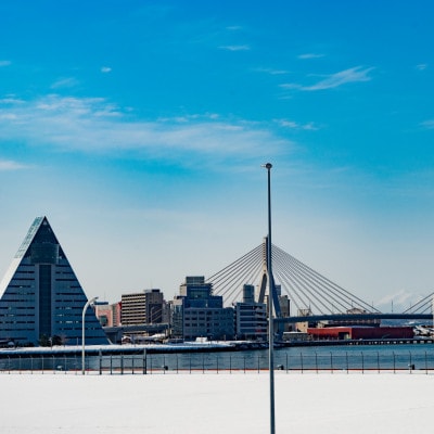 冬の海、青森ベイエリアSnowHikeツアー1名様【体験時間:約2時間】