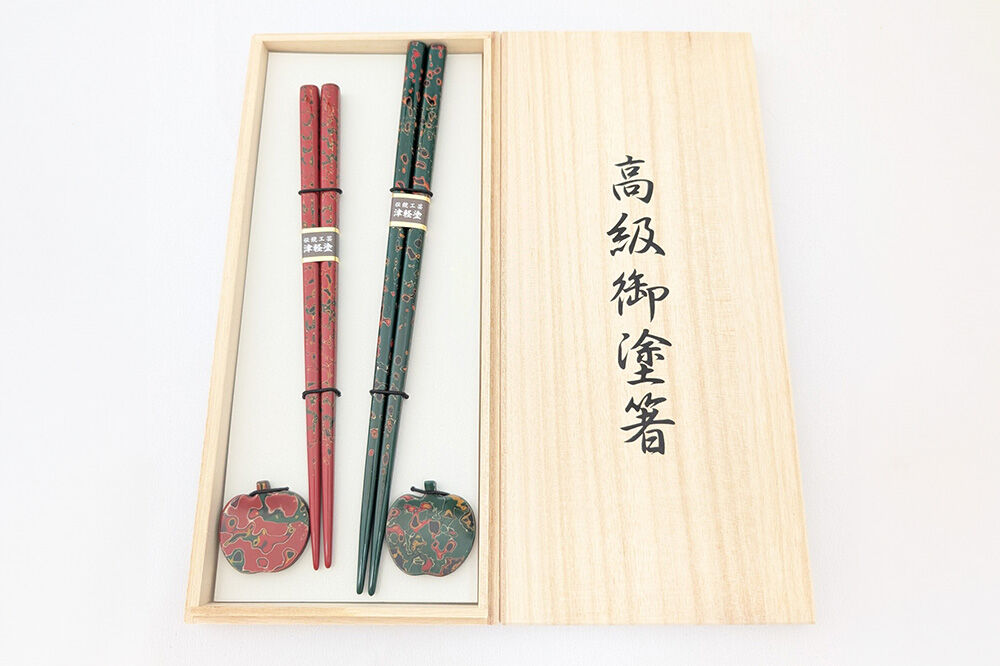 【寄附金額見直しました】箸 箸置き りんご箸置き・箸 セット 唐塗 緑上・赤上 工芸品 漆器 津軽塗