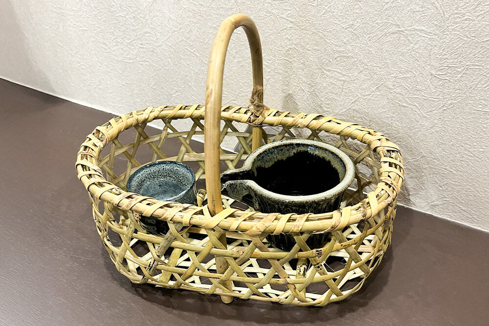 【寄附金額見直しました】お猪口 片口 竹籠 津軽焼 お猪口・片口と竹籠セット（各1個）工芸品 青森県弘前市 草邑