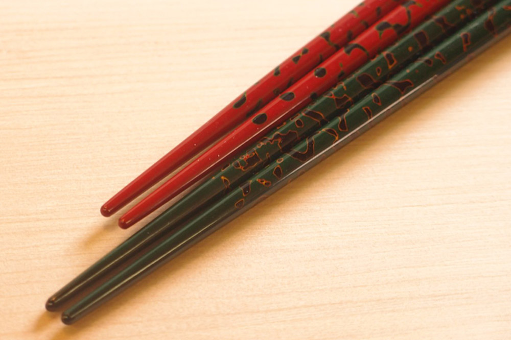 津軽塗 夫婦箸 唐塗 緑（大）・赤（中）