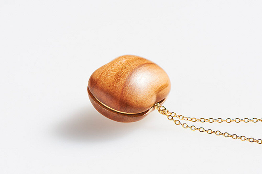 【寄附金額見直しました】ネックレス「一粒の小さなりんご」（Long） 木製 おしゃれ かわいい 日本製 アップル 林檎 モチーフ アクセサリ
