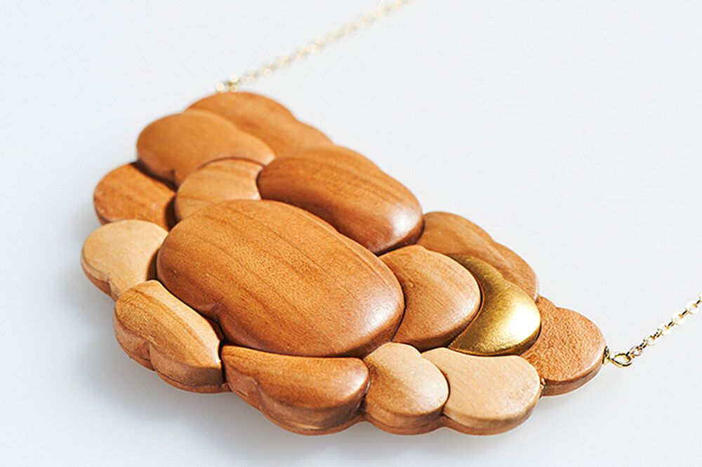 【寄附金額見直しました】ネックレス「りんごたち」（Short） 木製 おしゃれ かわいい 日本製 アップル 林檎 モチーフ アクセサリ