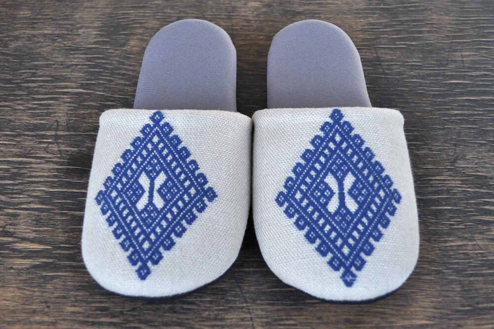 【寄附金額見直しました】津軽こぎん刺し ペアスリッパB【生成／せいじ】（スリッパ 全て24.5cm）【 民芸品 工芸品 伝統技術 日用品 お揃い 生成 せいじ 青 】