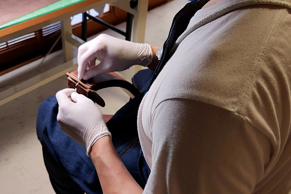 【寄附金額見直しました】手縫いのがま口 牛革 【ポムデポポタン りんごの赤】