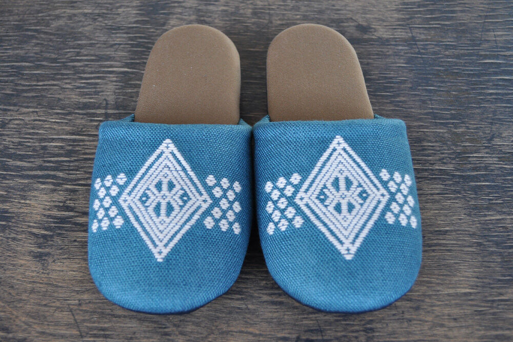 【寄附金額見直しました】津軽こぎん刺し ペアスリッパB【生成／せいじ】（スリッパ 全て24.5cm）【 民芸品 工芸品 伝統技術 日用品 お揃い 生成 せいじ 青 】
