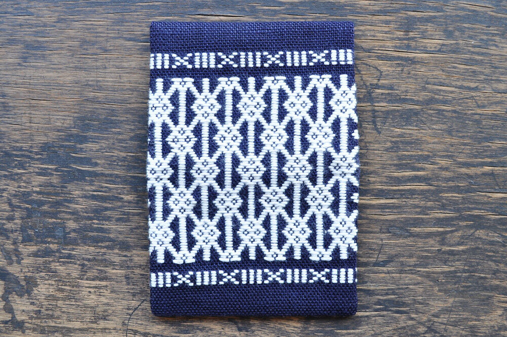 【寄附金額見直しました】津軽こぎん刺し 二ツ折 名刺入 【民芸品 工芸品 伝統技術 日用品 雑貨 名刺入 】