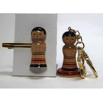 「こけス」ネクタイピン＆キーホルダー(赤ロクロ線)