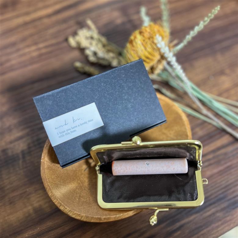 こぎん刺し 印鑑ケース ピンク 摘果染めこぎん糸（薄桃） 【 ハンドメイド 手作り 青森 津軽 五所川原 草木染 かわいい おしゃれ 伝統的な刺し子技法 こぎん刺し 】