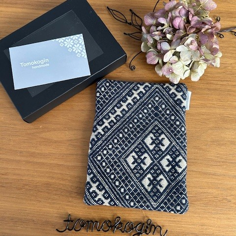 こぎん刺し　名刺入れ 紺×生成り カードケース ハンドメイド 手作り カード入れ こぎんざし こぎん 刺し子 雑貨 日用品 紺 ネイビー | 青森 津軽 五所川原