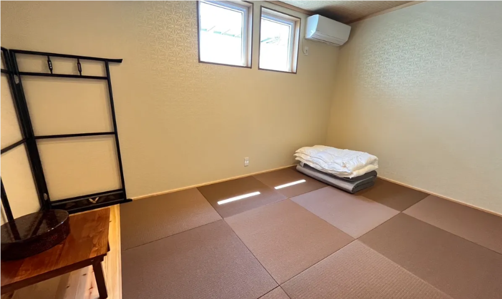 宿泊券 《cafe＆stay Re:》 カフェ併設 民泊 1泊 1名 素泊まり ≪ＲＯＯＭ２≫【 宿泊利用券 宿泊 旅行 1人 一泊 一人 】 青森県 五所川原市 青森 五所川原