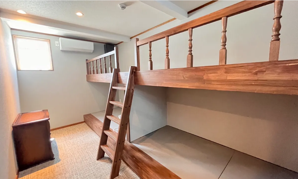 宿泊券 《cafe＆stay Re:》 カフェ併設 民泊 1泊 1名 素泊まり ≪ＲＯＯＭ３≫【 宿泊利用券 宿泊 旅行 1人 一泊 一人 】 青森県 五所川原市 青森 五所川原