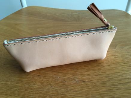 本革レザーポーチ ファスナーケース Mサイズ（ファスナーカラー白）