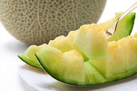 【2026年8月後半発送・2026年先行予約】 メロン 訳あり 3玉 約4kg 青肉 中玉 青森 五所川原 ネット系メロン