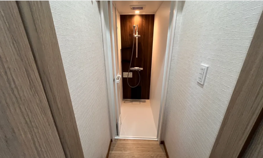 宿泊券 《cafe＆stay Re:》 カフェ併設 民泊 1泊 1名 素泊まり ≪ＲＯＯＭ１≫【 宿泊利用券 宿泊 旅行 1人 一泊 一人 】 青森県 五所川原市 青森 五所川原